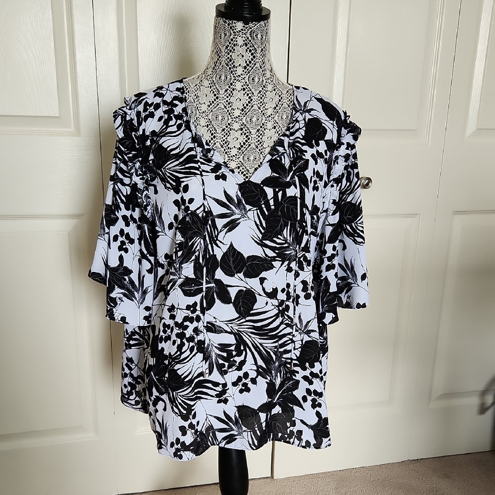 Worthington Black and White Relaxed Blouse